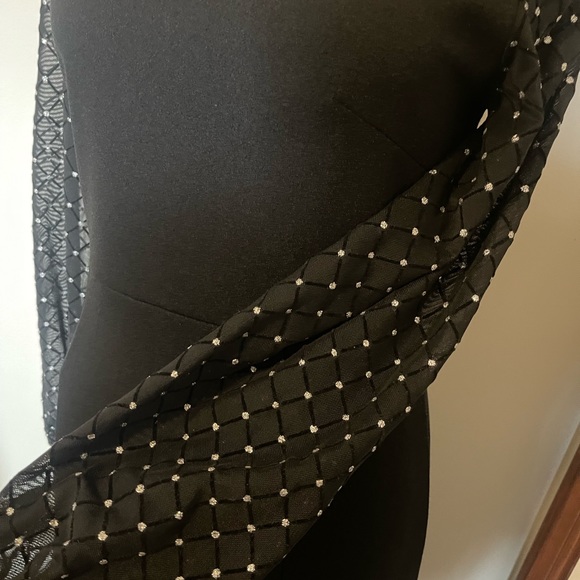 Black dress - Picture 5 of 5